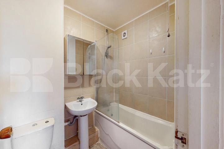 Top floor private development with charming balcony, communal gardens & parking Towergate , Pages Walk 